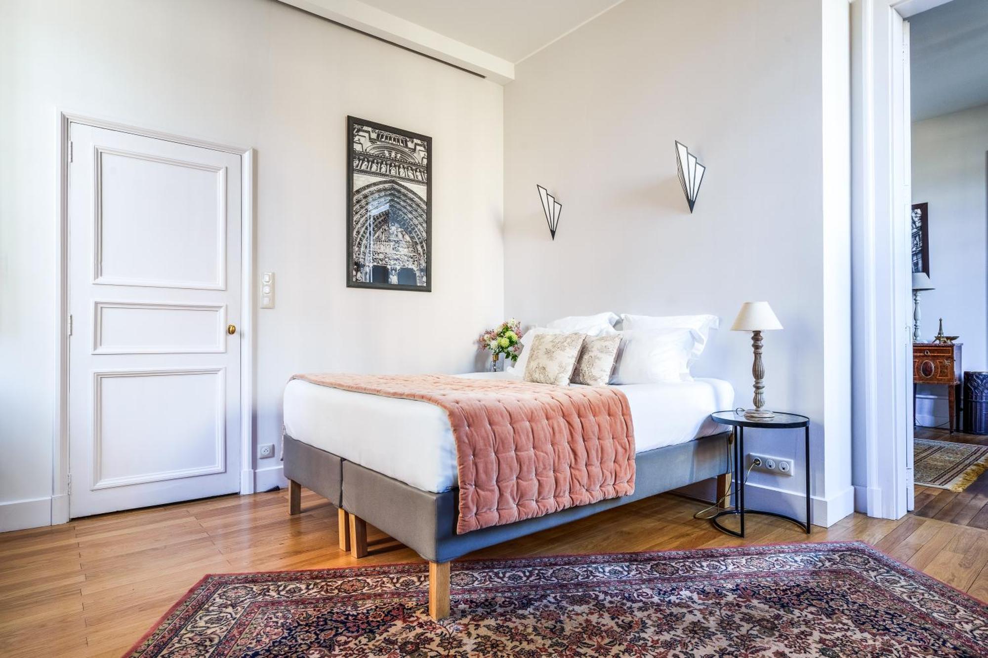 Appartement Raffine Vue Cathedrale, Jardin, Wifi Tours Exterior foto